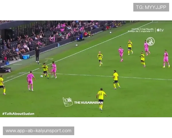 梅西连续制造定位球，迈阿密国际门前混战，梅西的定位